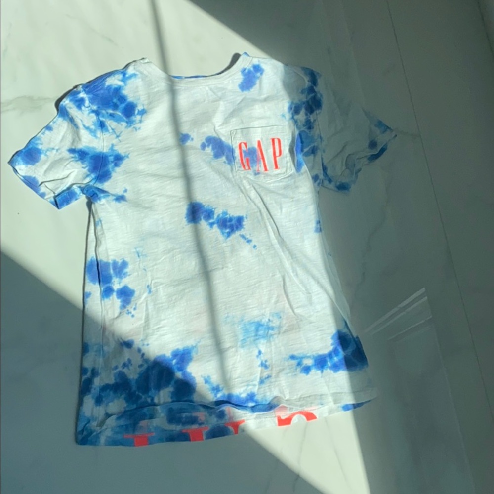 Gap shirt